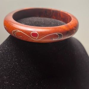 Br18. Wooden bangle.